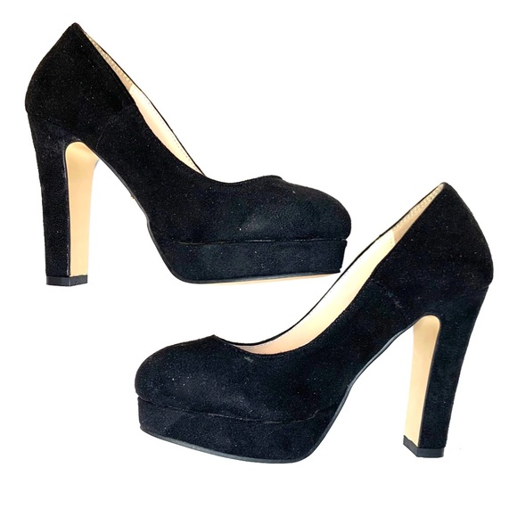 💜BOGO 25% off! Black Pumps - Picture 1 of 4
